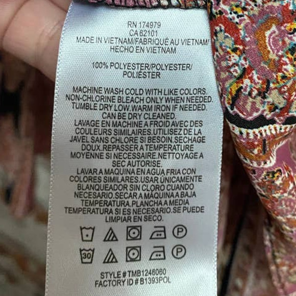 BCBGMAXAZRIA Printed Long Sleeve V-Neck Surplice Woven Asymmetrical Hem Blouse - Picture 14 of 15